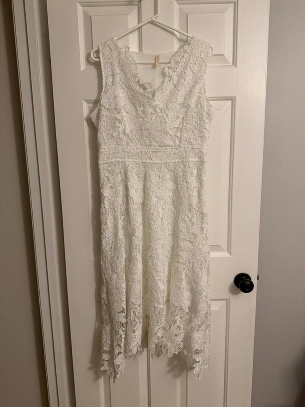 Kimilily White Sleeveless Lace Dress — Size L